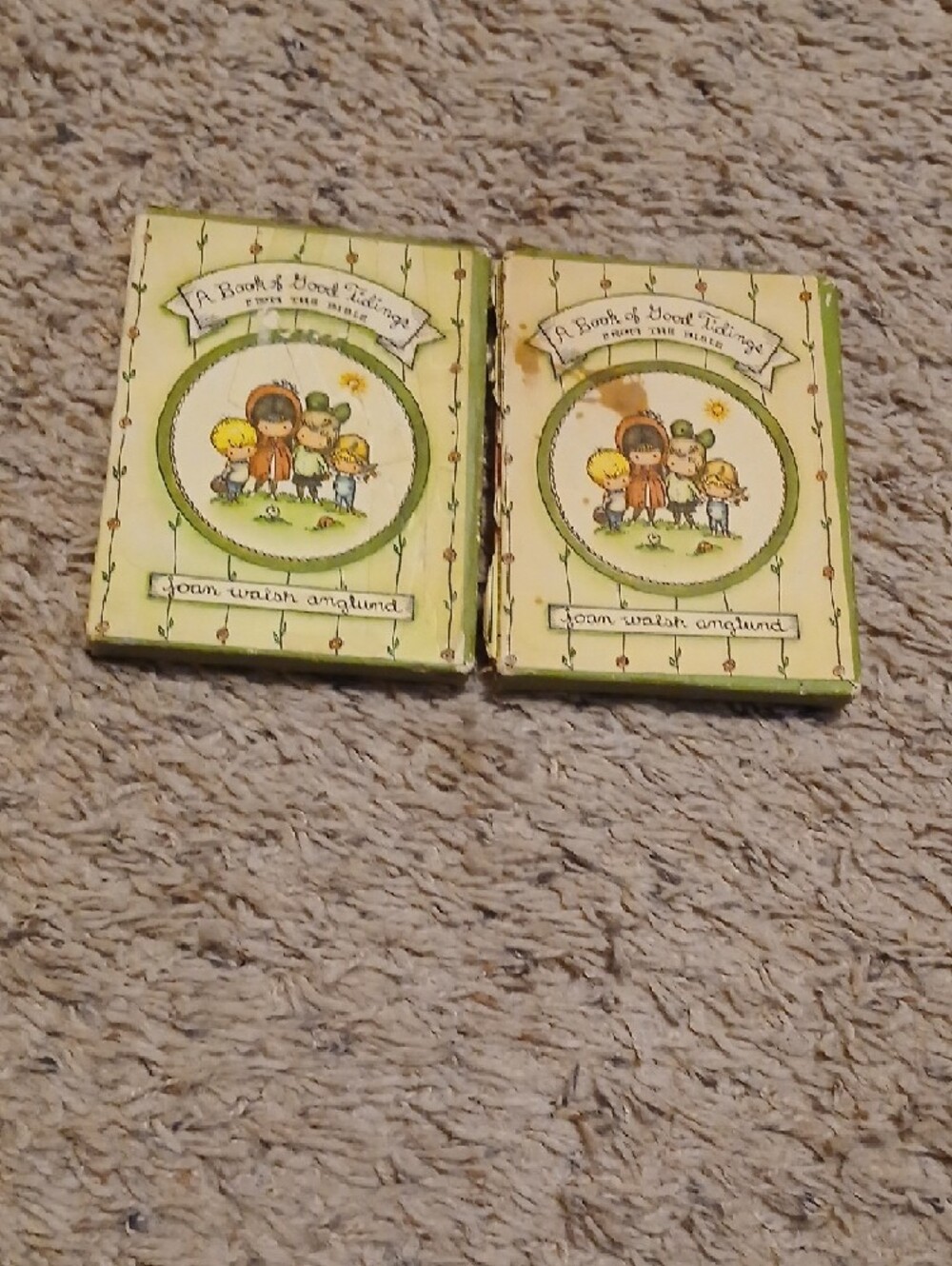 Joan Walsh Anglund Miniature Book Set - Green Illustrated Covers - Picture 3 of 3